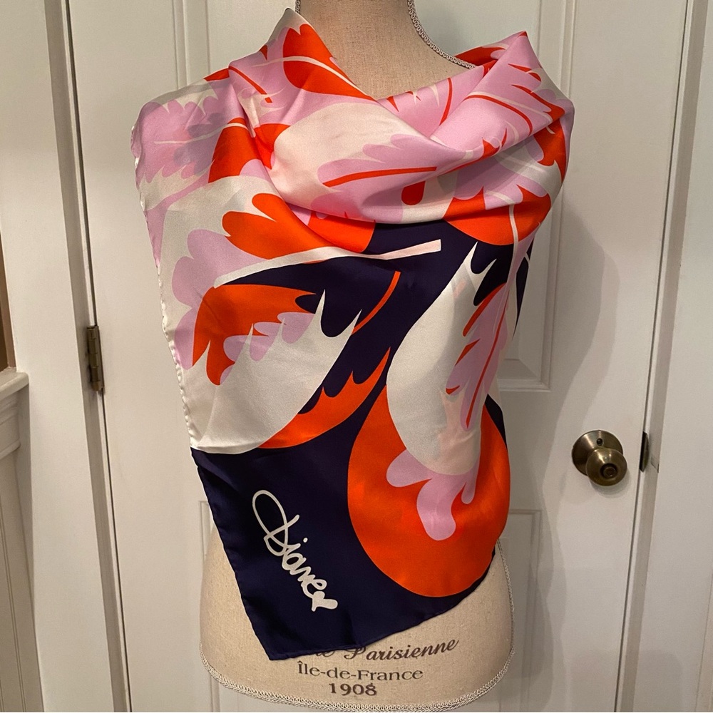 DIANE VON FURSTENBERG SCARF WHITE BLUE FLORAL SILK SQUARE LUXURY ACCESSORY